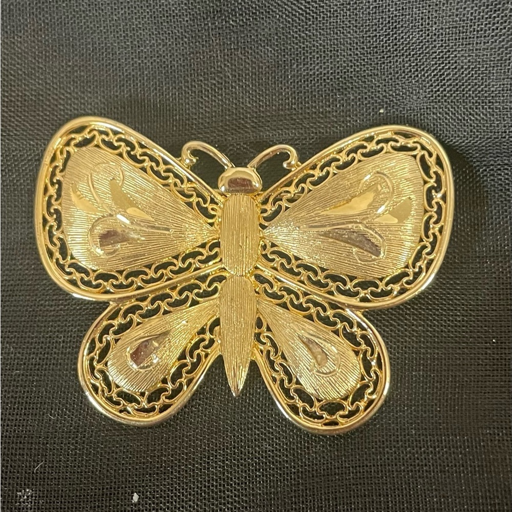 Vintage Elegant Gold Butterfly Brooch